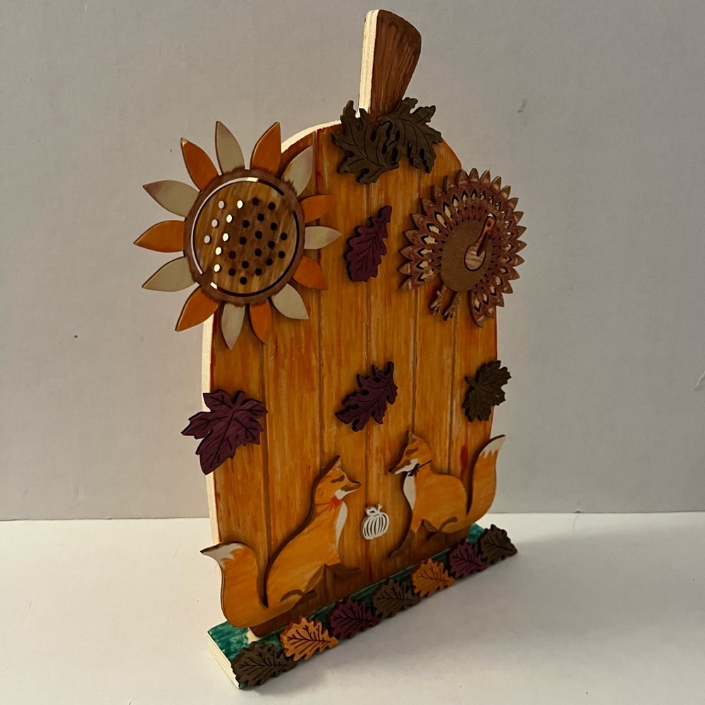 Hand Designed Fall Decoré - Picture 2 of 4